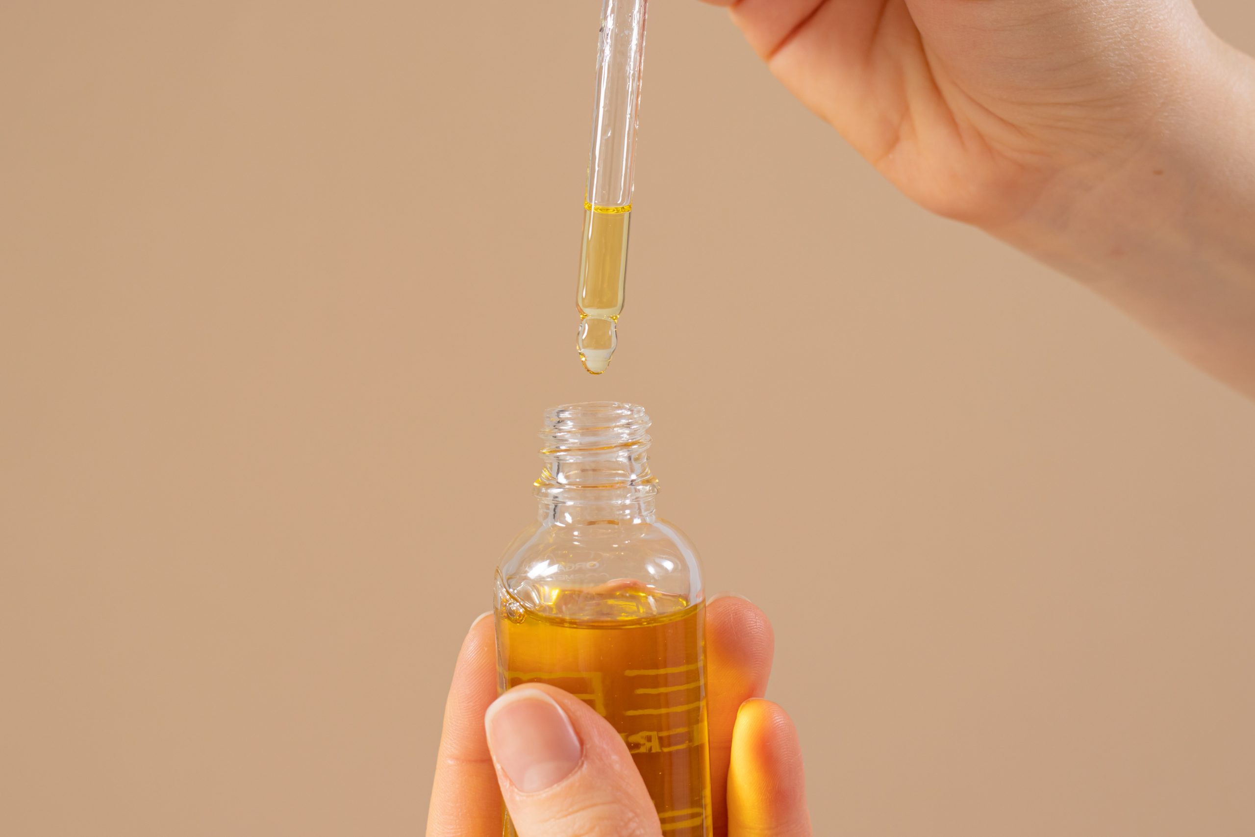 Castor oil dropper used in a natural head lice remedy